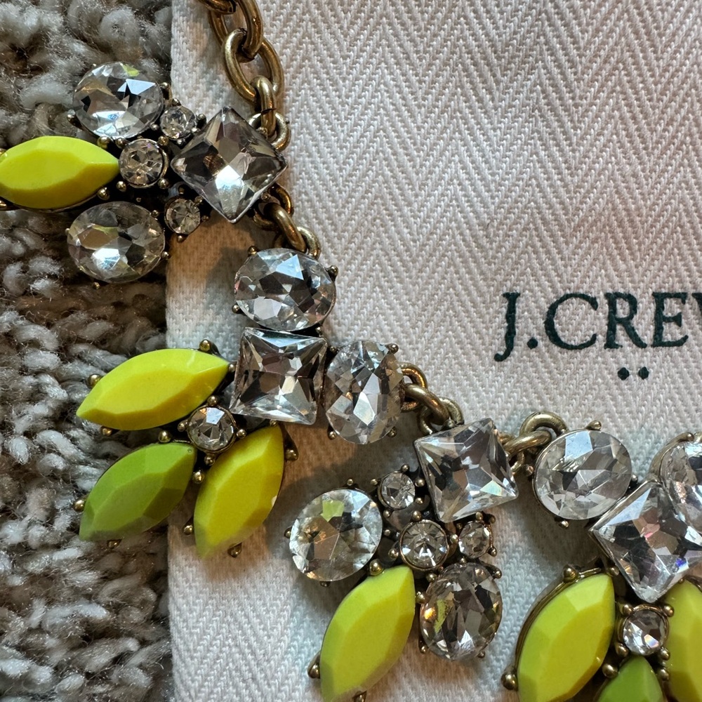 J.Crew Statement necklace stone drop necklace Gold and Yellow / green 17 inches - Picture 5 of 7